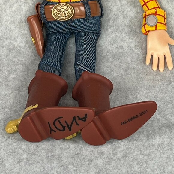 Disney Pixar Toy Story Sheriff Woody Pull String Talking Action Figure hat UKCA - Picture 4 of 11